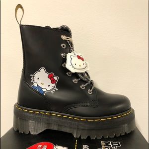 DR. MARTENS HELLO KITTY JADON BRAND NEW SIZE 7